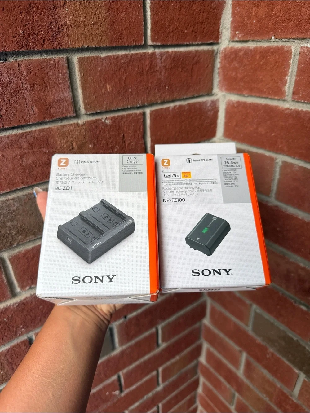 SONY BC-ZD1 DUAL CHARGER AND NP-FZ100 BATTER PACK
